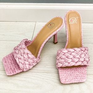 Light pink square toe heeled sandal | WILL BE REMOVED ON OCT 1 FOR DONATION